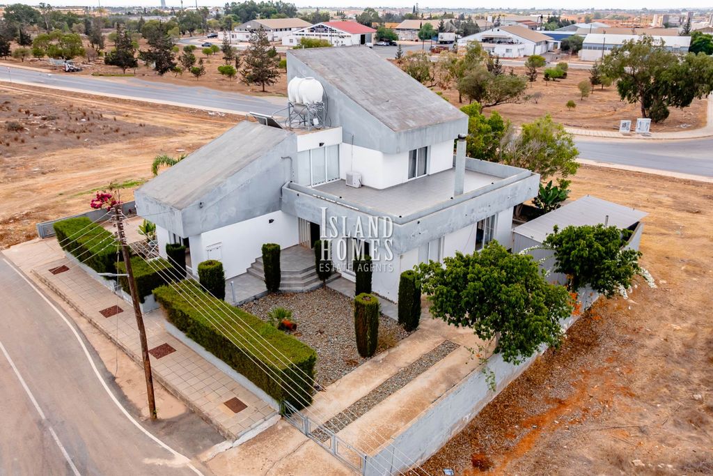 Property photo 1 of 34