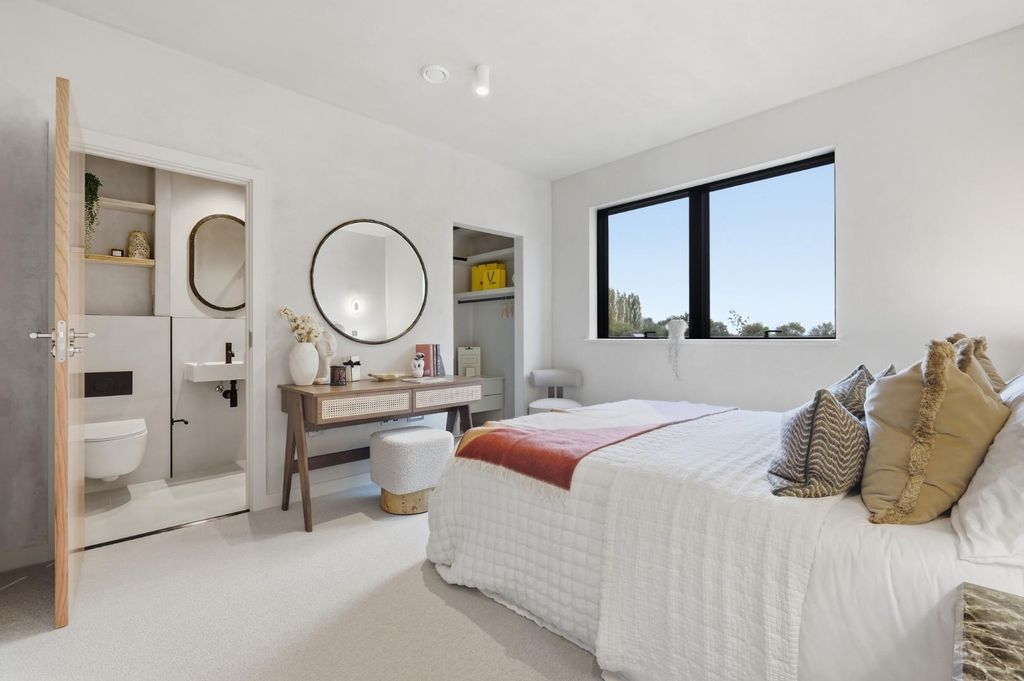 Property photo 3 of 25