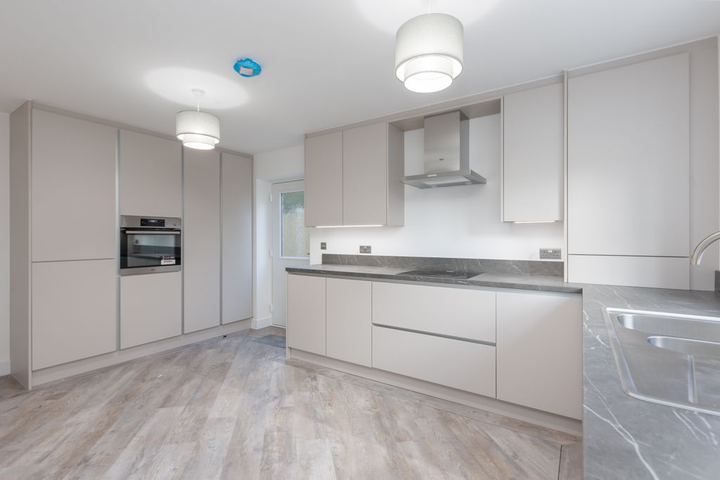Property photo 2 of 12 Stunning Kitchen Diner
