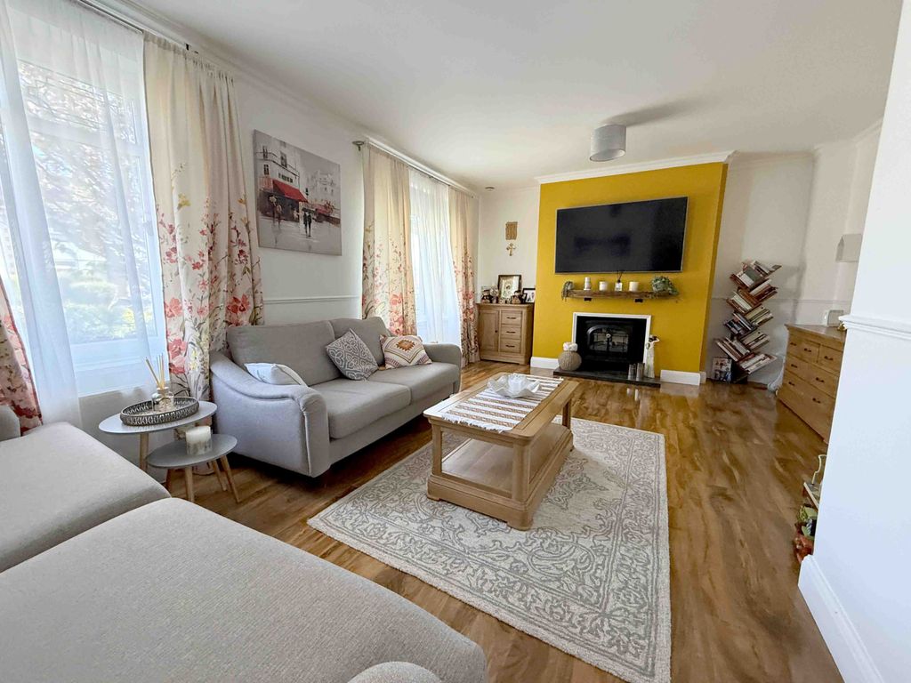 Property photo 3 of 19 Gallery