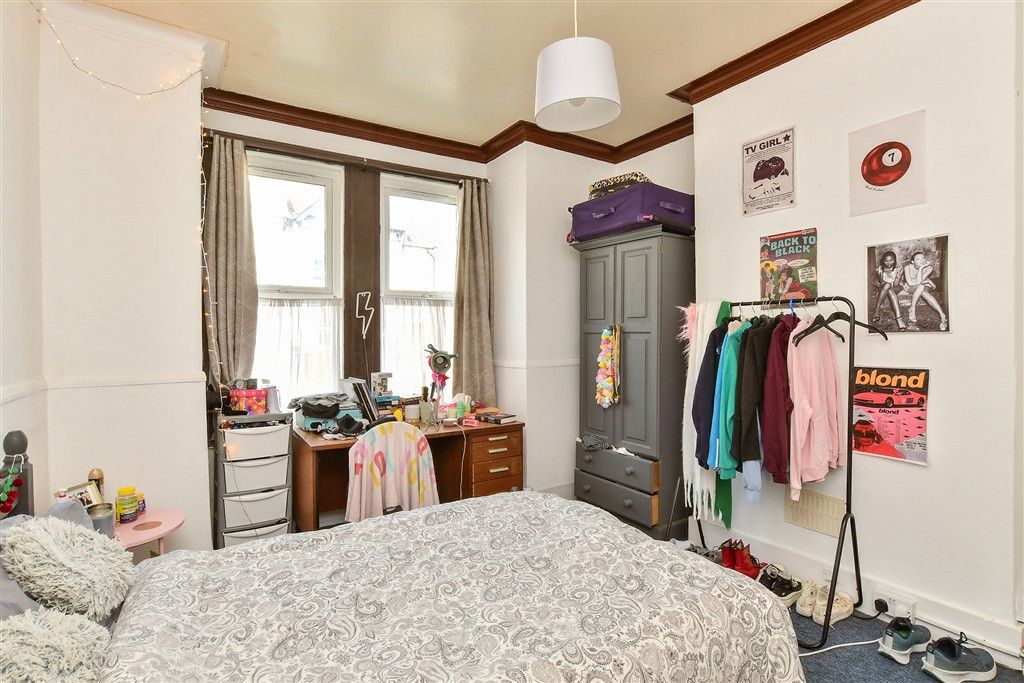 Property photo 3 of 11 Living Room