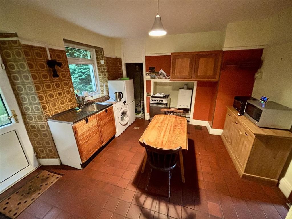 Property photo 3 of 18 Kitchen