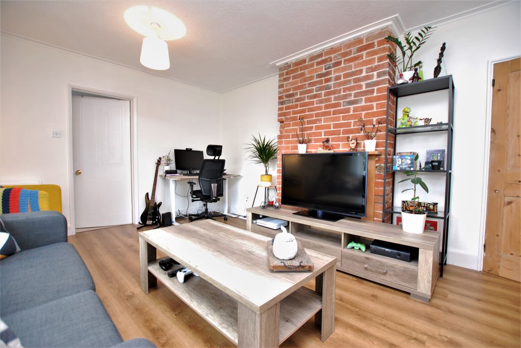 Property photo 2 of 10 Photo 02