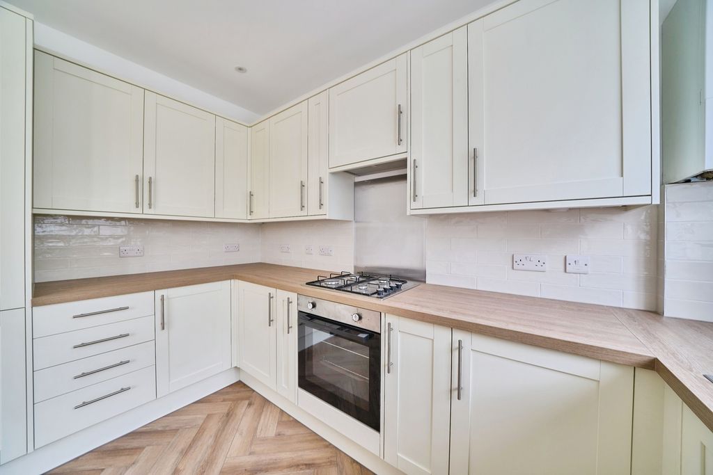 Property photo 3 of 32 Dining/Kitchen