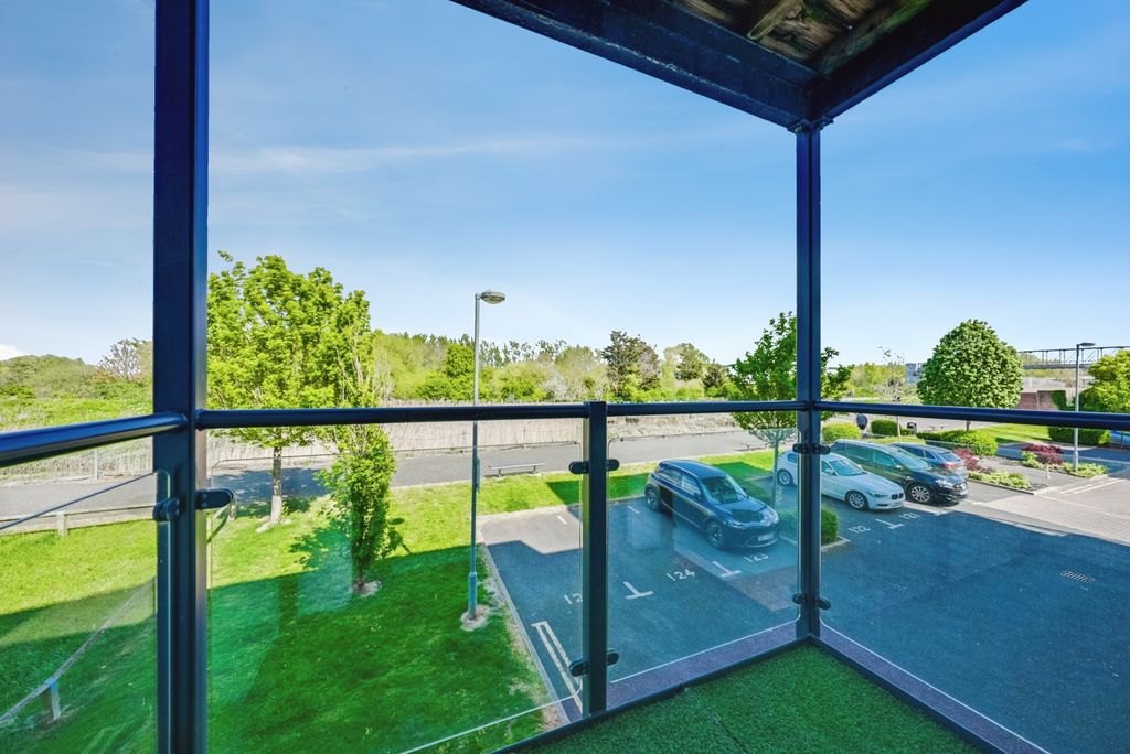 Property photo 2 of 19 Balcony