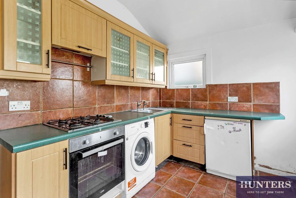 Property photo 3 of 9 Kitchen