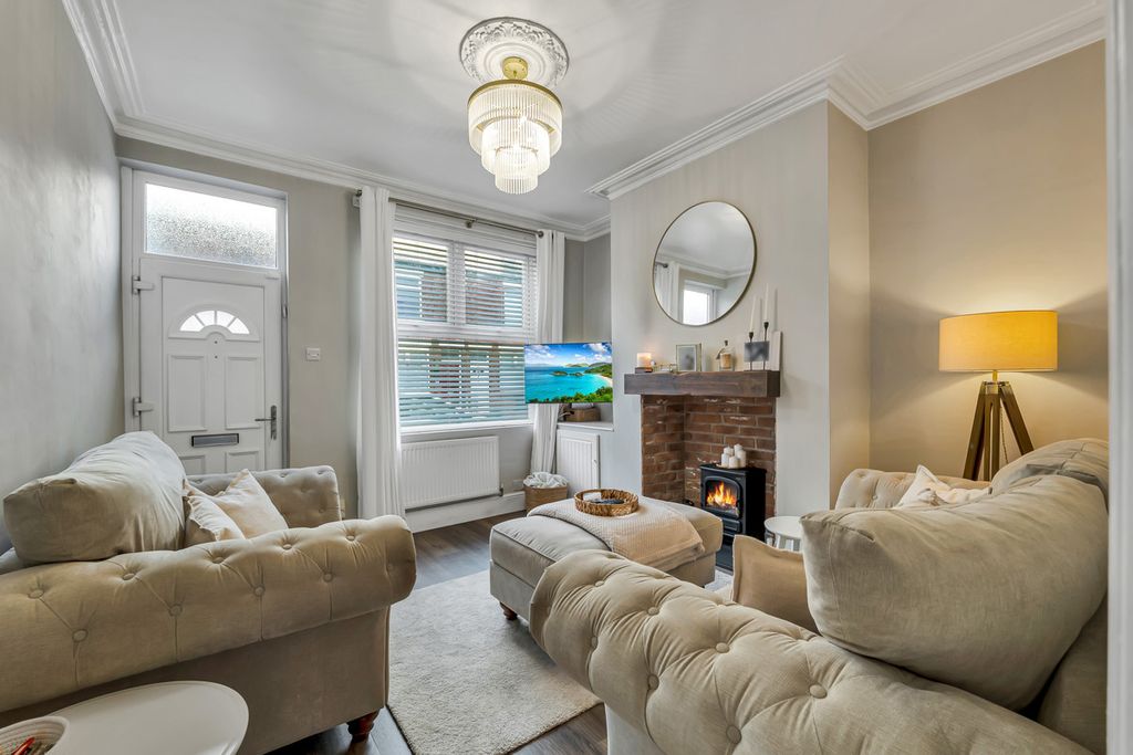 Property photo 2 of 18