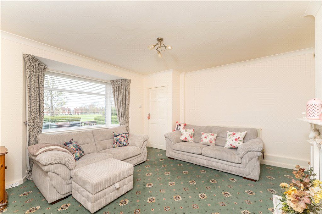 Property photo 2 of 27 Living Room