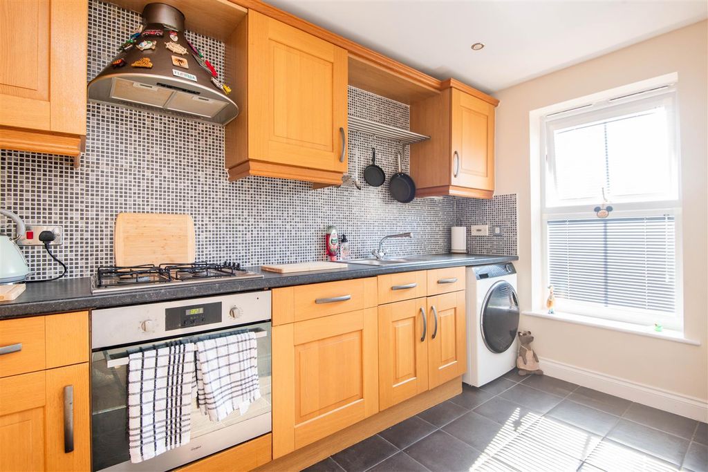 Property photo 3 of 22 Kitchen