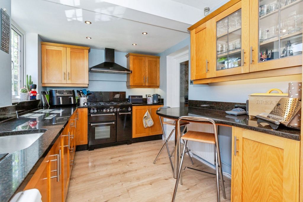 Property photo 3 of 20 Kitchen