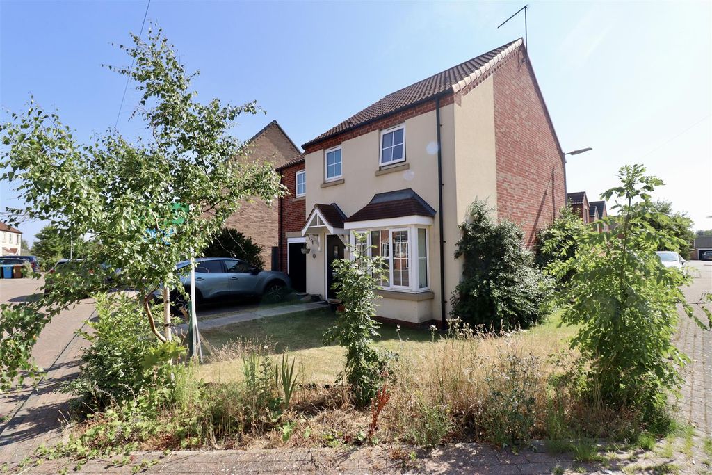 Property photo 1 of 16 Lognleat Outside Fornt.Jpeg