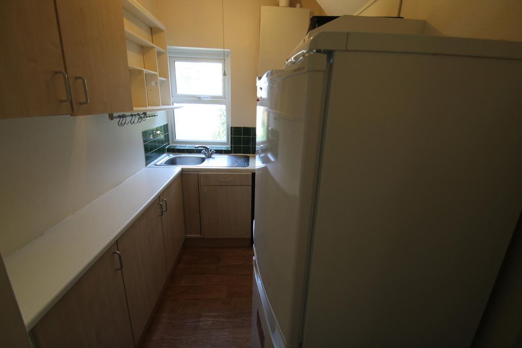 Property photo 3 of 6 Kitchen