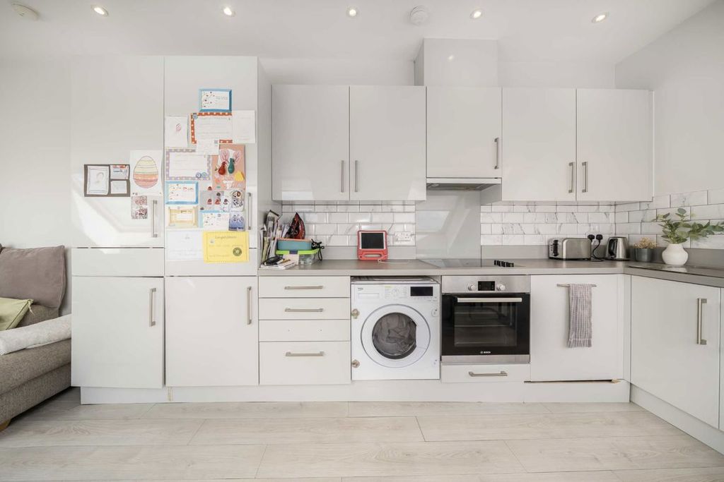 Property photo 2 of 6