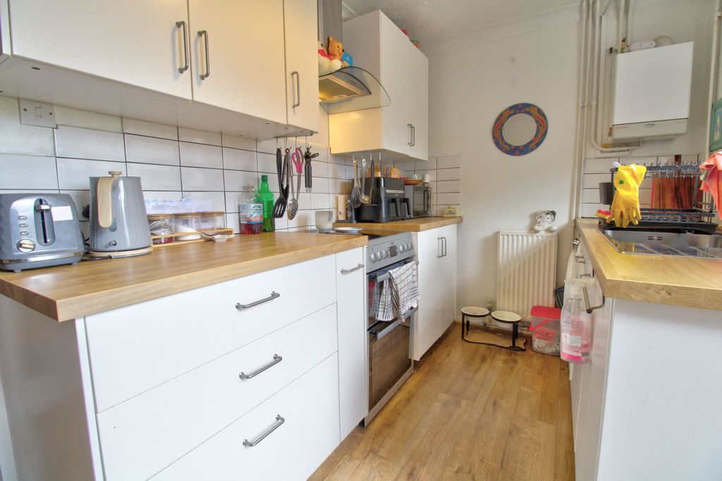 Property photo 3 of 7 Kitchen