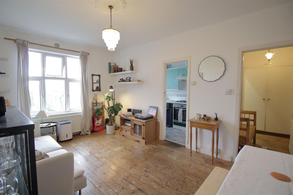 Property photo 2 of 13 Eden Harper Brixton Hill Court