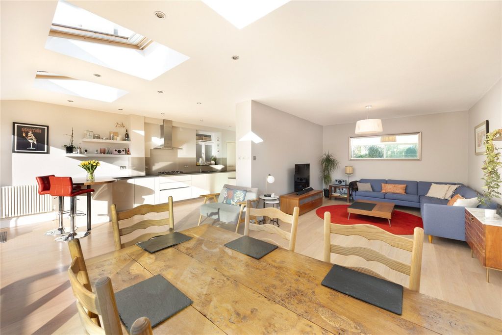 Property photo 3 of 19 Kitchen/Living