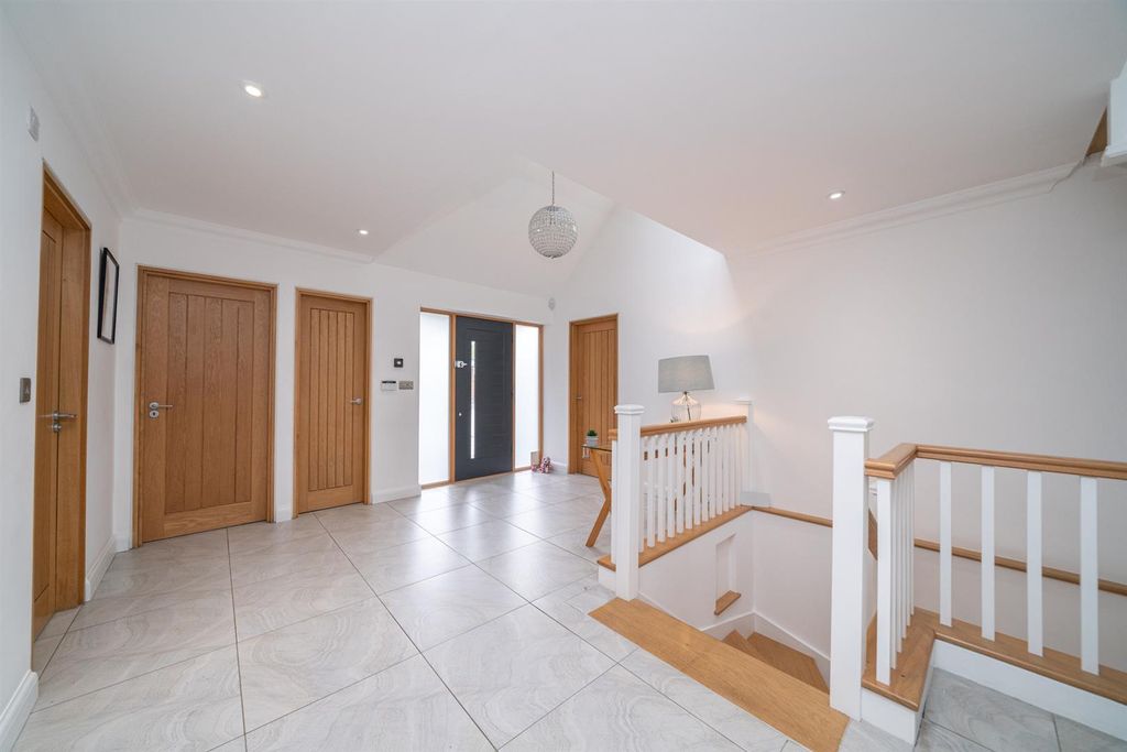 Property photo 3 of 37 30-Holywell-Road-05965.Jpg