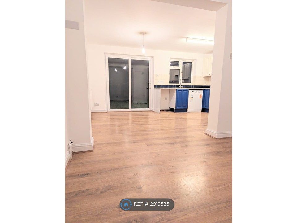 Property photo 3 of 7 Kitchen Diner