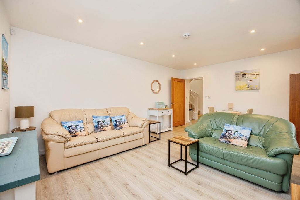 Property photo 2 of 19 Pbox-Img.Jpg