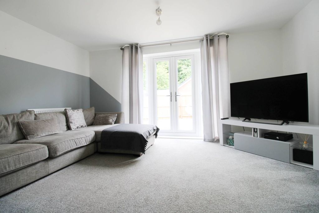 Property photo 3 of 18