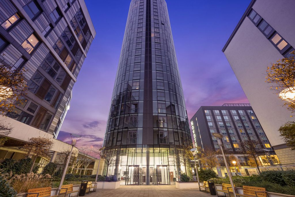 Property photo 1 of 17