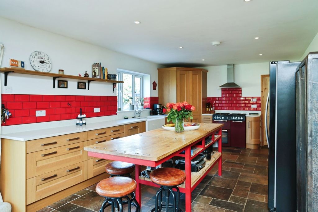 Property photo 2 of 23 Pbox-Img.Jpg