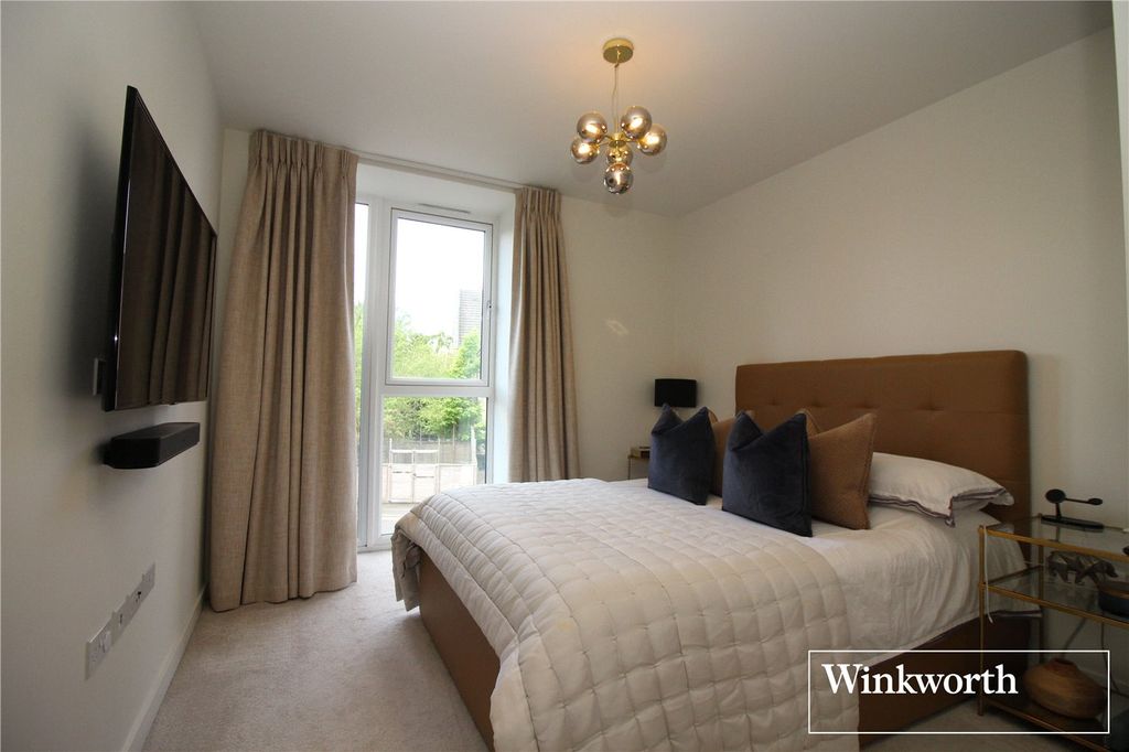 Additional image 9 of 2 bed flat for saleStation Road, Borehamwood, Hertfordshire WD6