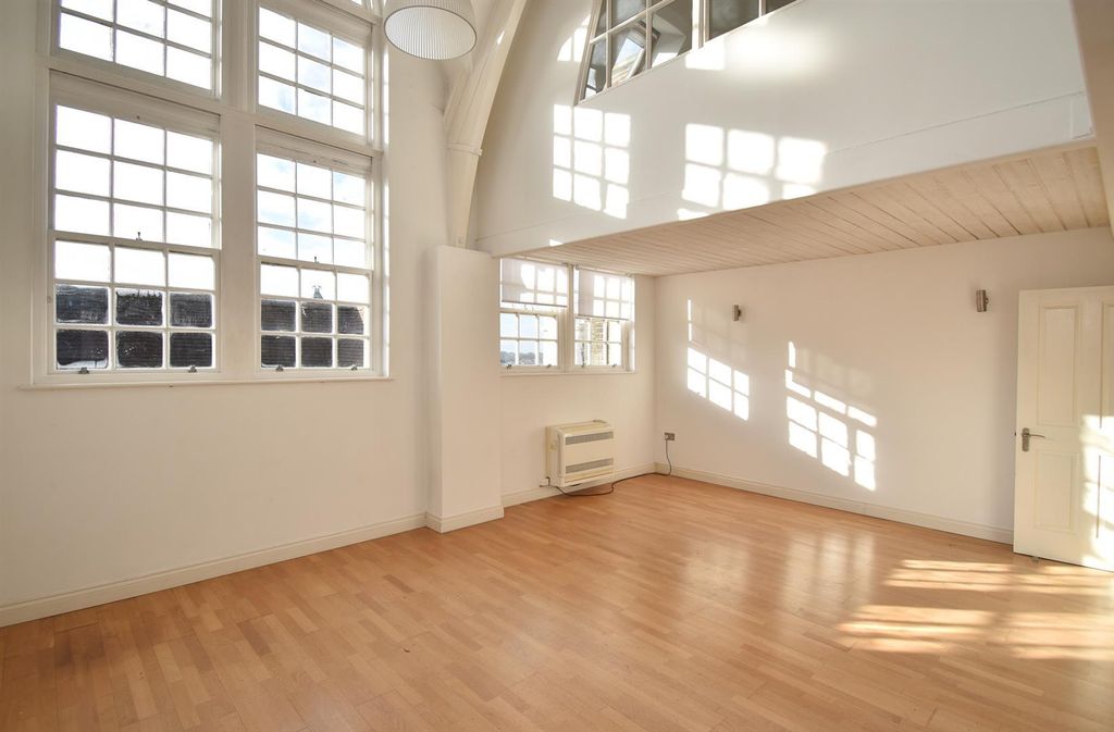 Property photo 2 of 16 Living Space