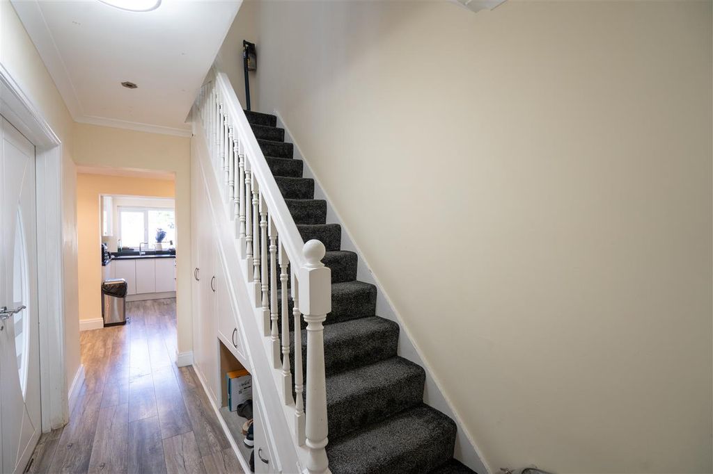Property photo 2 of 21 Entrance Hallway