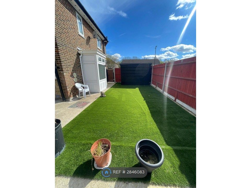 Property photo 3 of 22 Side Lawn And Cycle /Garden Room