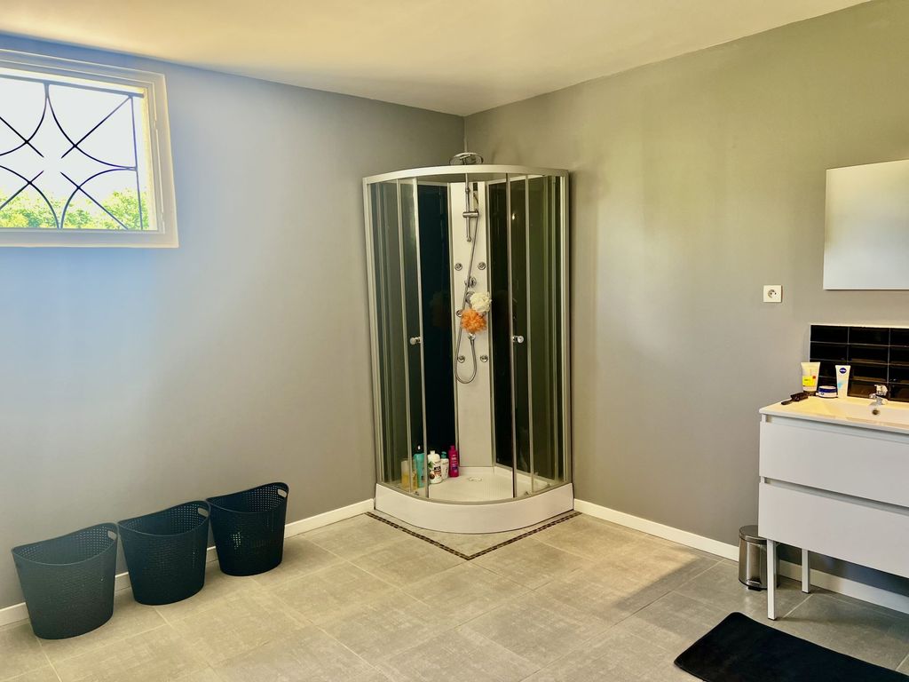 Property photo 3 of 20