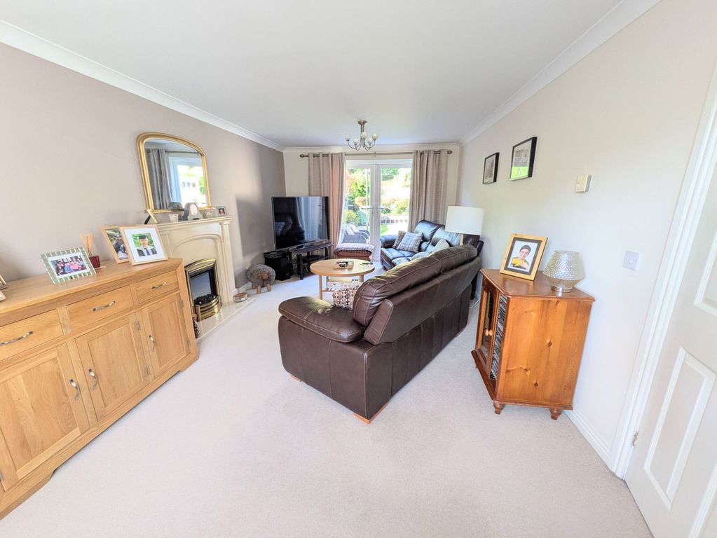 Property photo 2 of 25
