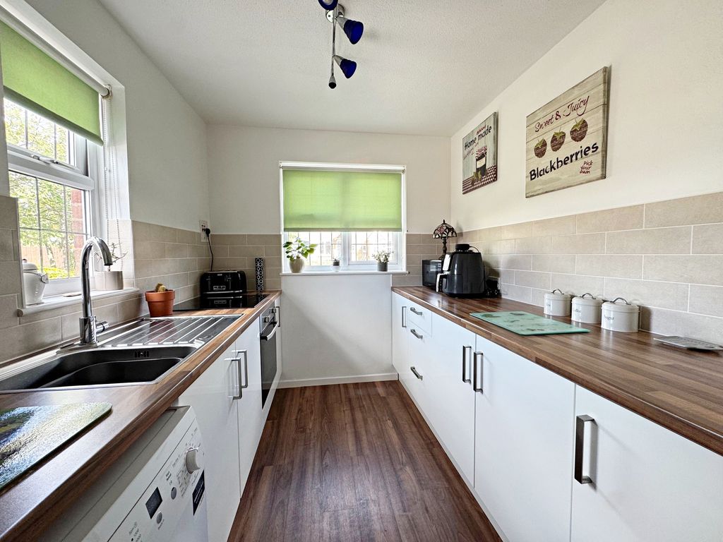 Property photo 3 of 9 Kitchen