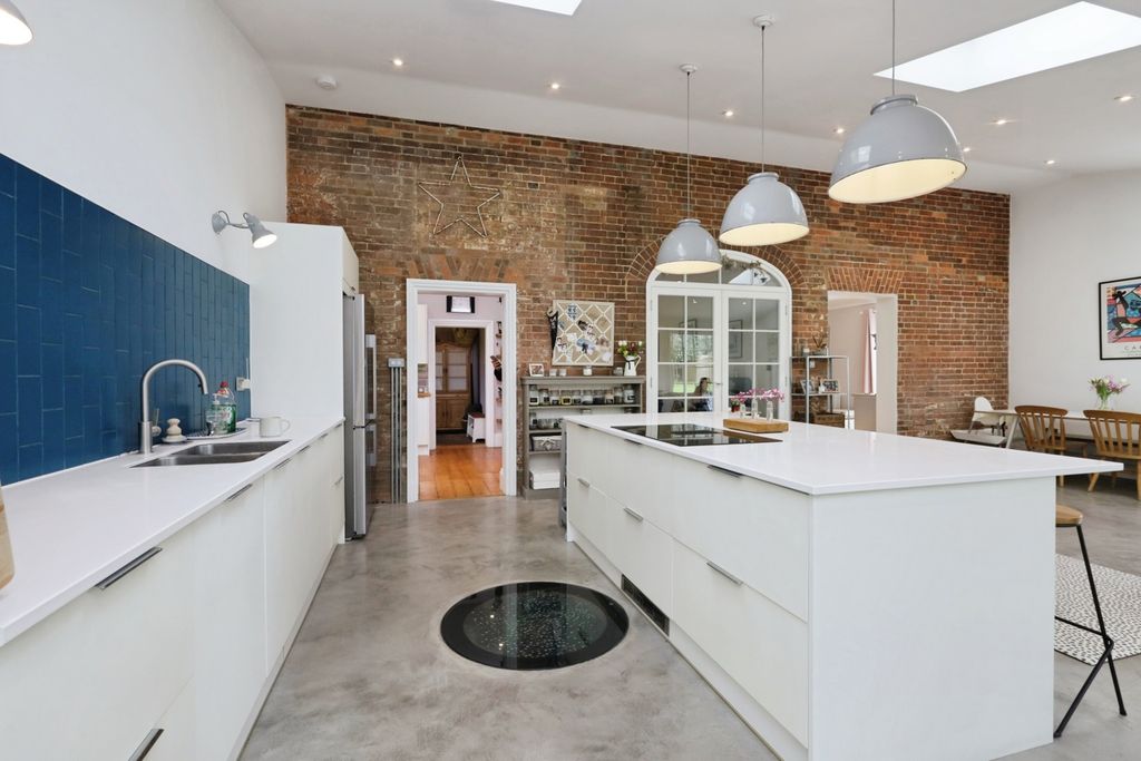 Property photo 2 of 23 Pbox-Img.Jpg