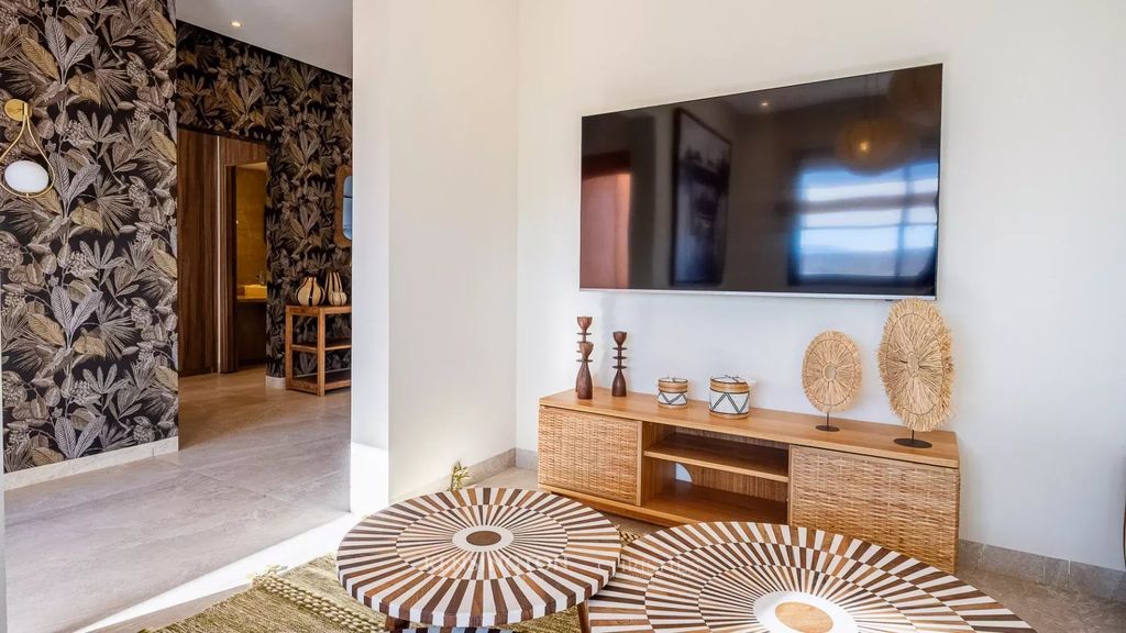 Property photo 3 of 27