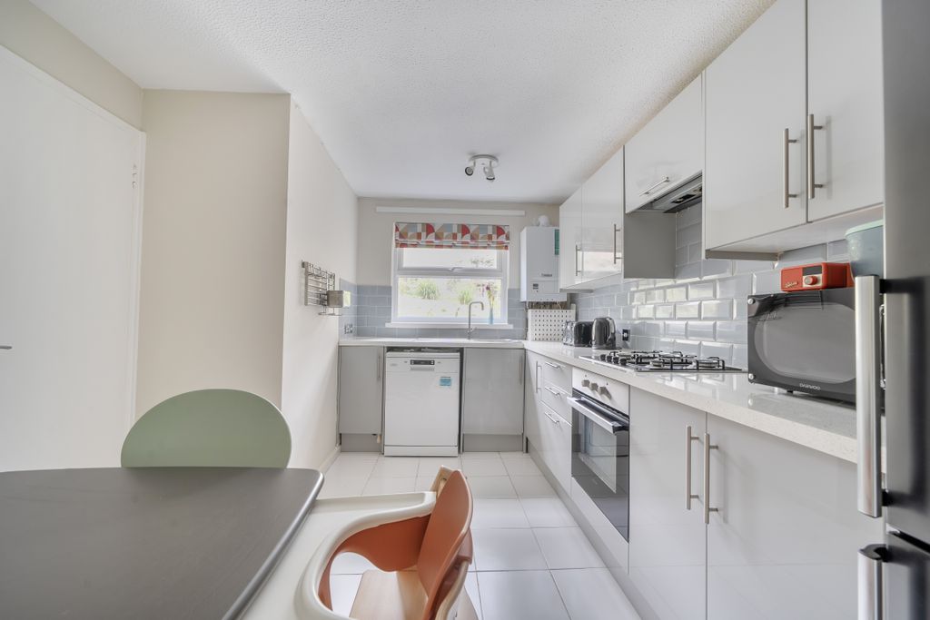 Property photo 2 of 21