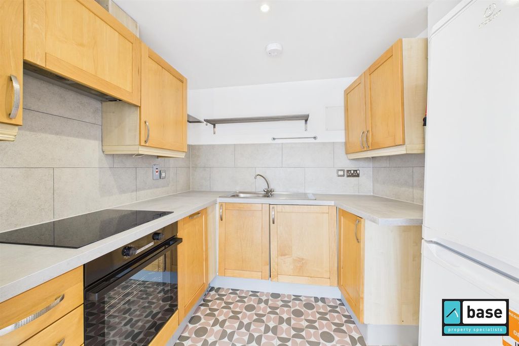 Property photo 3 of 9 Kitchen