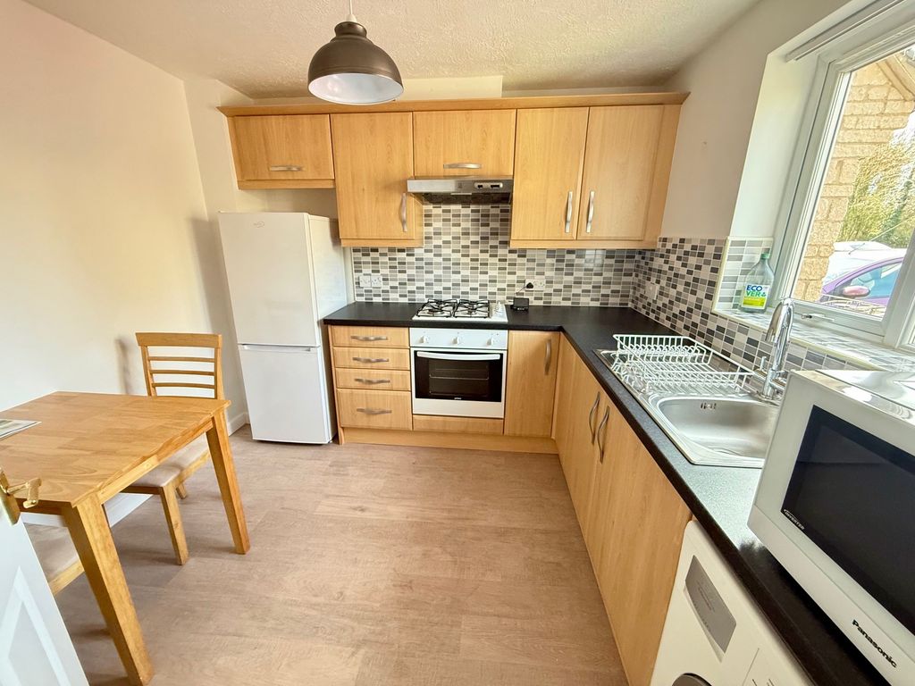 Property photo 3 of 8 Kitchen