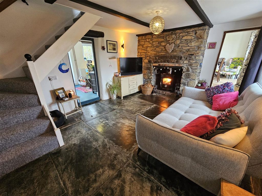 Property photo 2 of 24 Sitting Room.Jpg