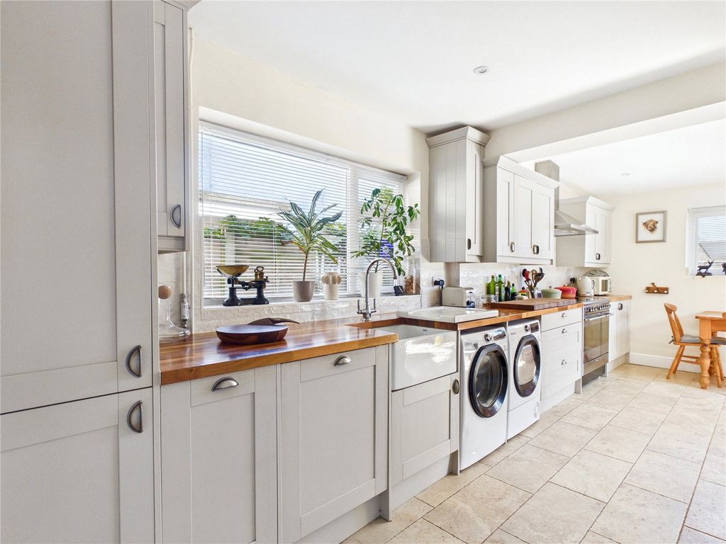 Property photo 3 of 19 Picture No. 12