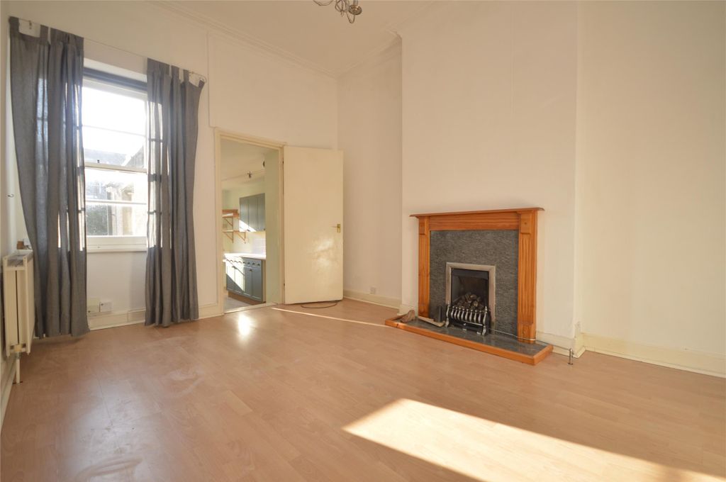 Property photo 2 of 9 Front Room