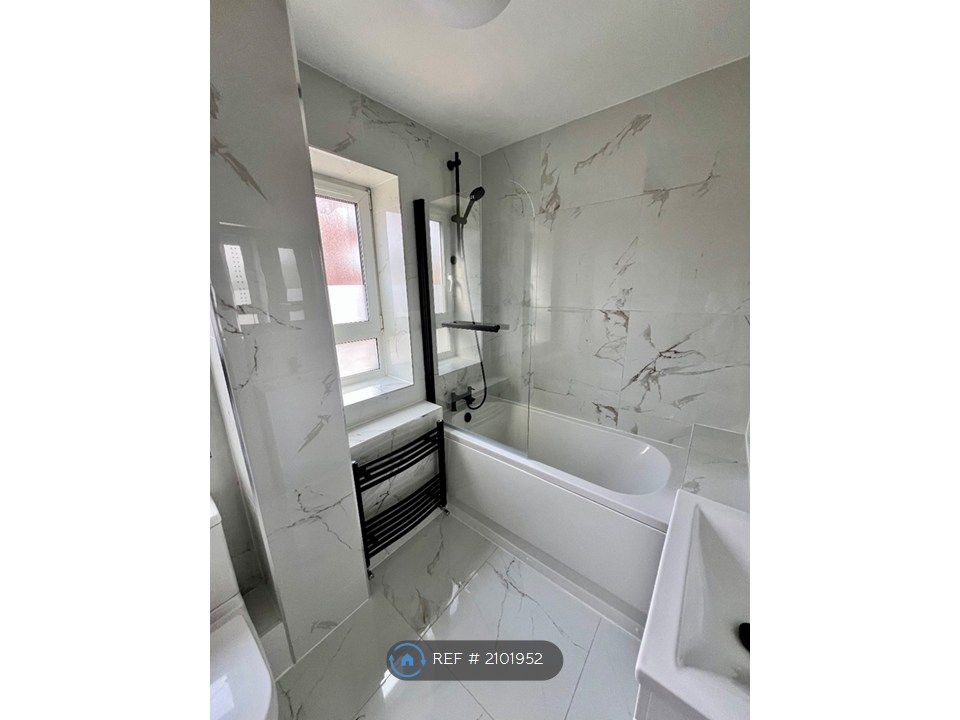 Property photo 2 of 7 Bathroom