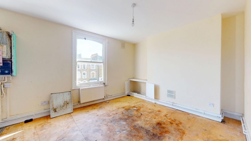 Property photo 2 of 12 Flat C, 276 Amhurst Road, Stoke Newington, London, N16 7Up