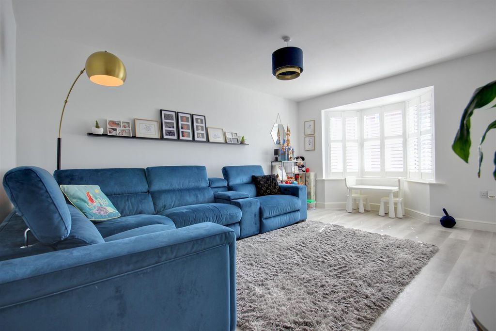 Property photo 2 of 17 Bluebird Drive (10).Jpg