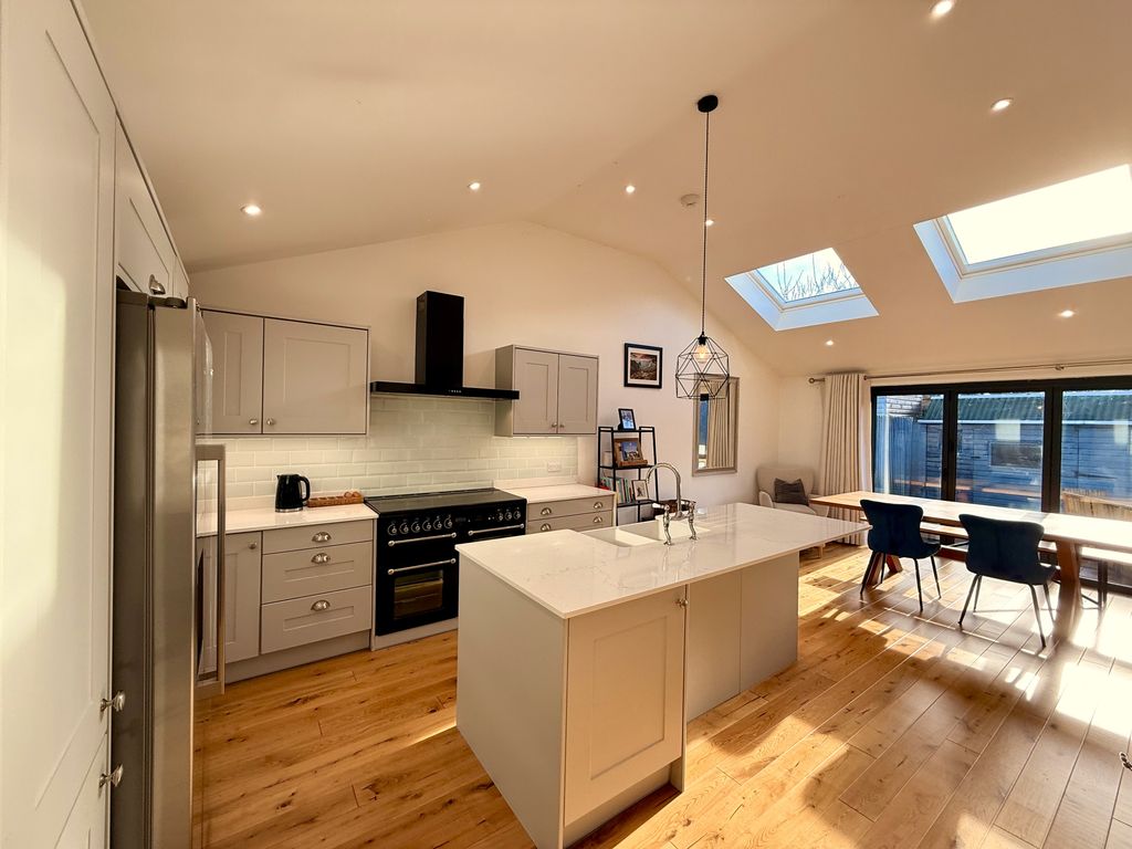 Property photo 2 of 15 Kitchen