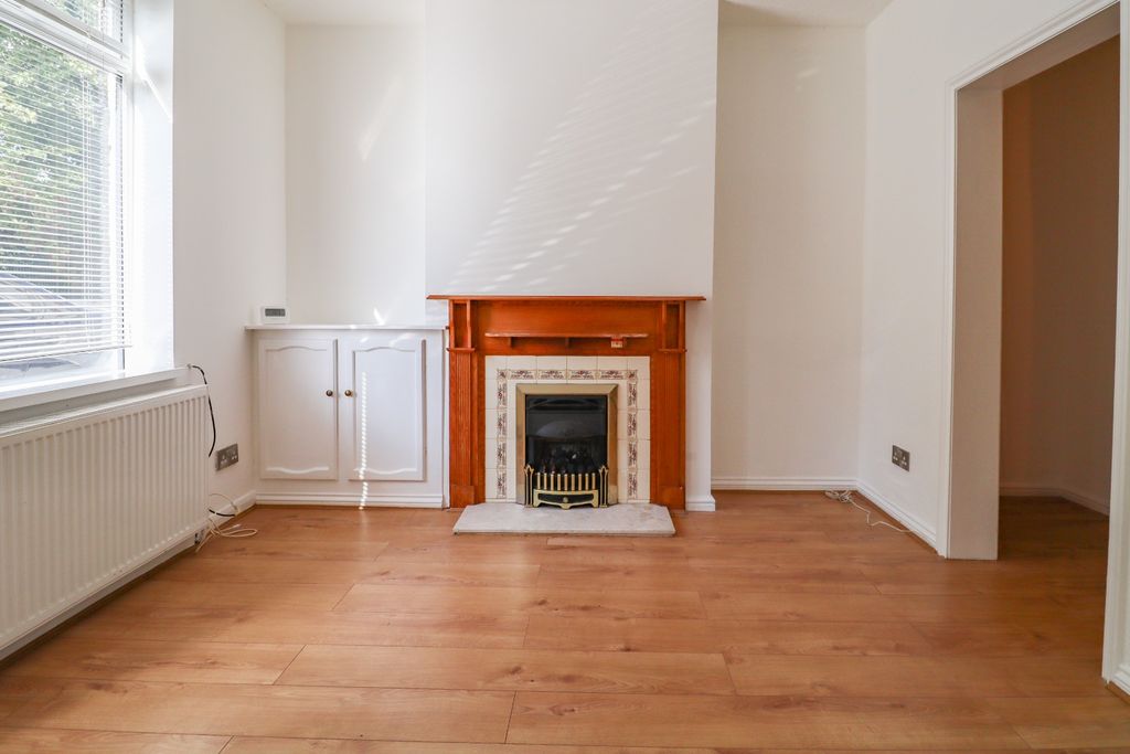 Property photo 2 of 17 4031884