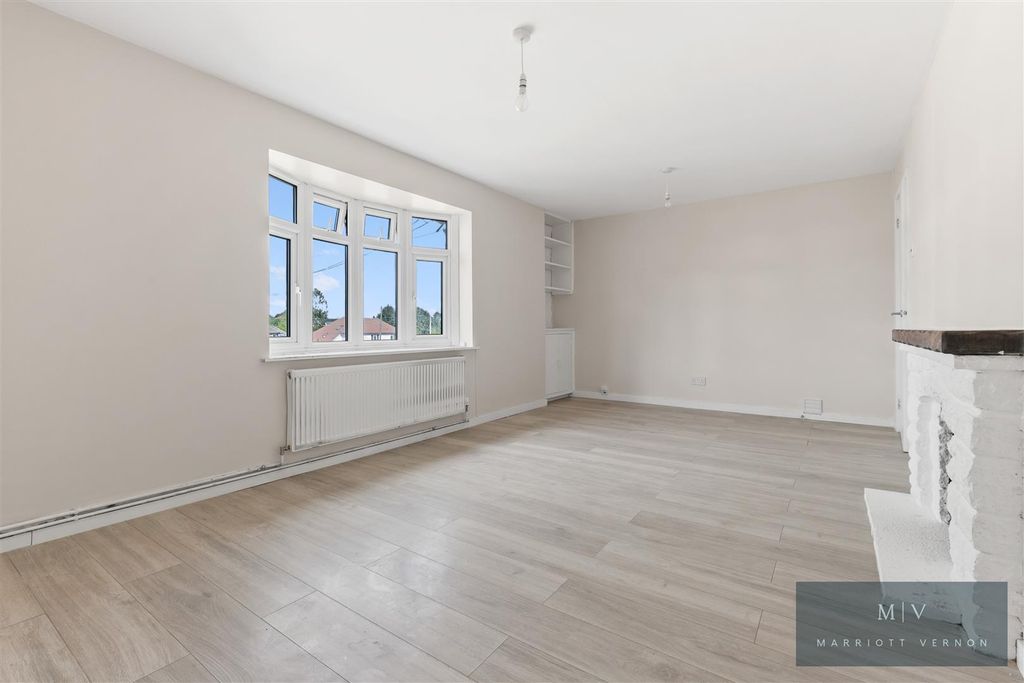 Property photo 2 of 10 The Square 13 MV-5.Jpg