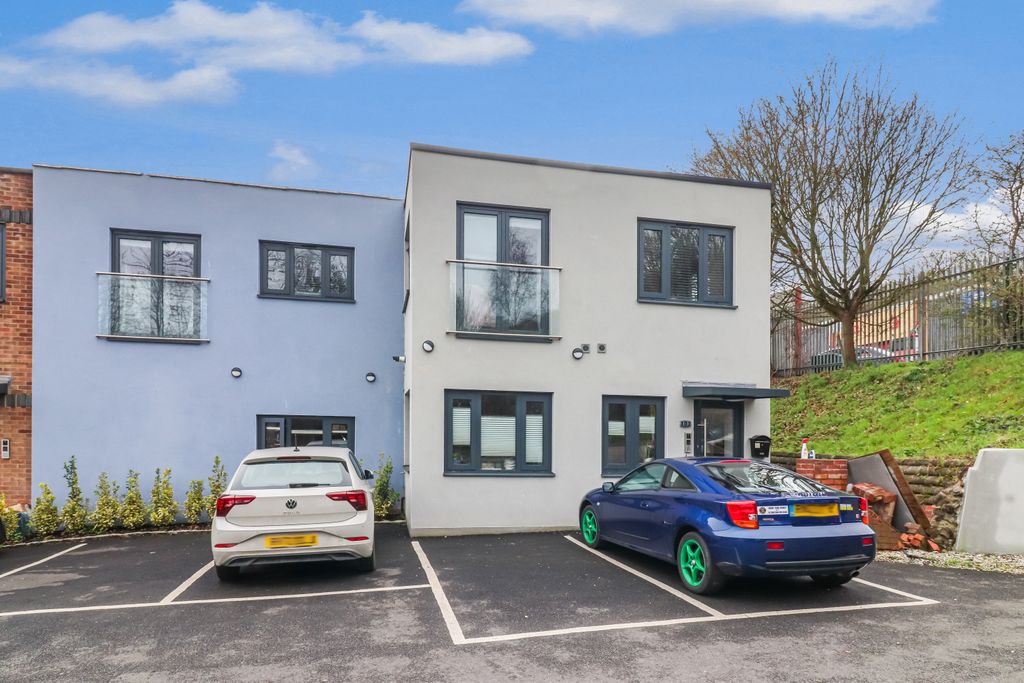 Property photo 2 of 8