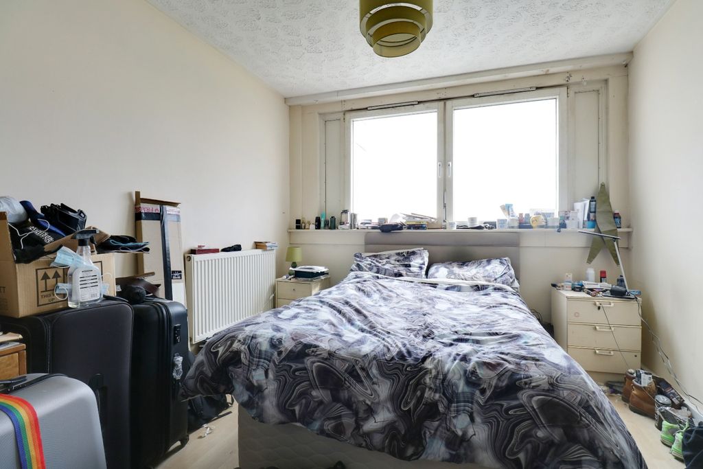 Property photo 2 of 15 5174821