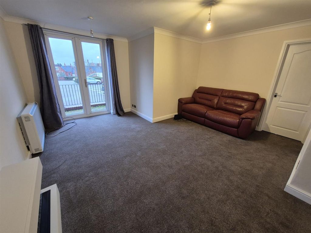 Property photo 2 of 11 Lounge